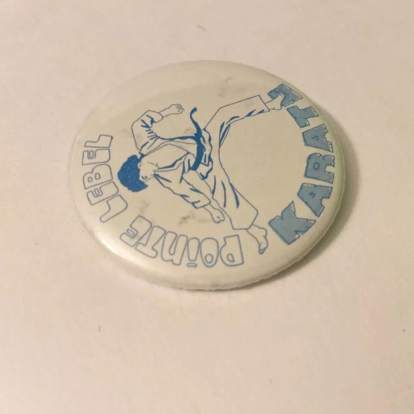 Vintage Karate Pin Back Button Pointe Lebel French Quebec - Picture 7 of 12